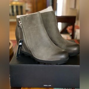 Sorel Joan of Arctic Wedge II Zip. Grey. Size 10.